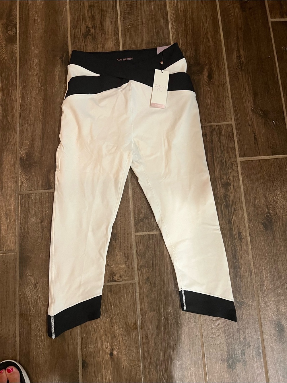 Women’s size M Calia brand' Black & White Colorblock Capri Bottoms